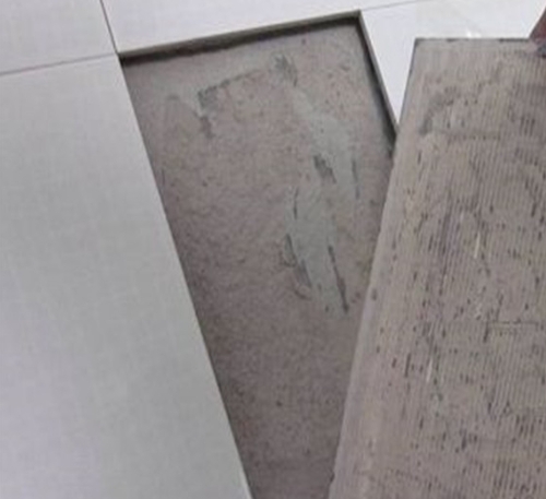 内黄瓷砖空鼓维修公司分享瓷砖铺贴时如果打浆（即涂抹在瓷砖背面和基层上的砂浆或瓷砖胶）过少，会带来以下问题